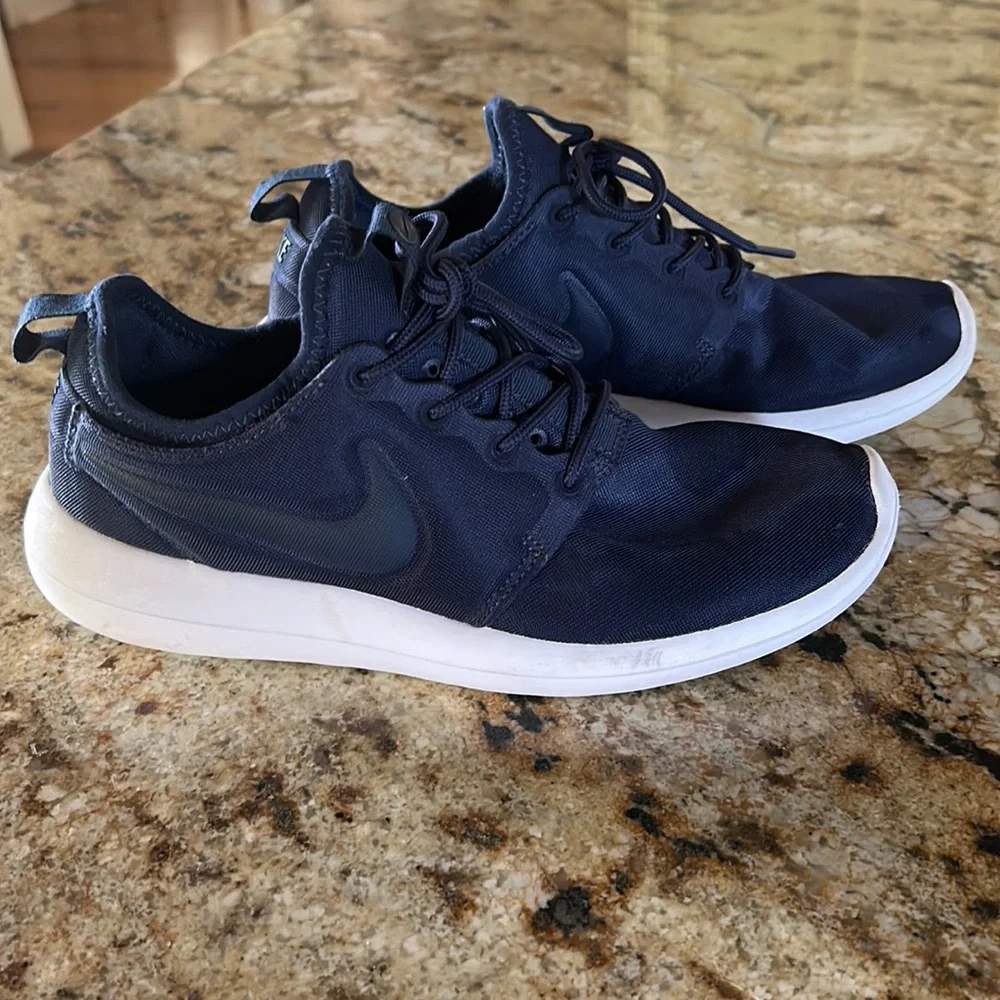 NIKE Roche Two sneakers - Picture 1 of 5
